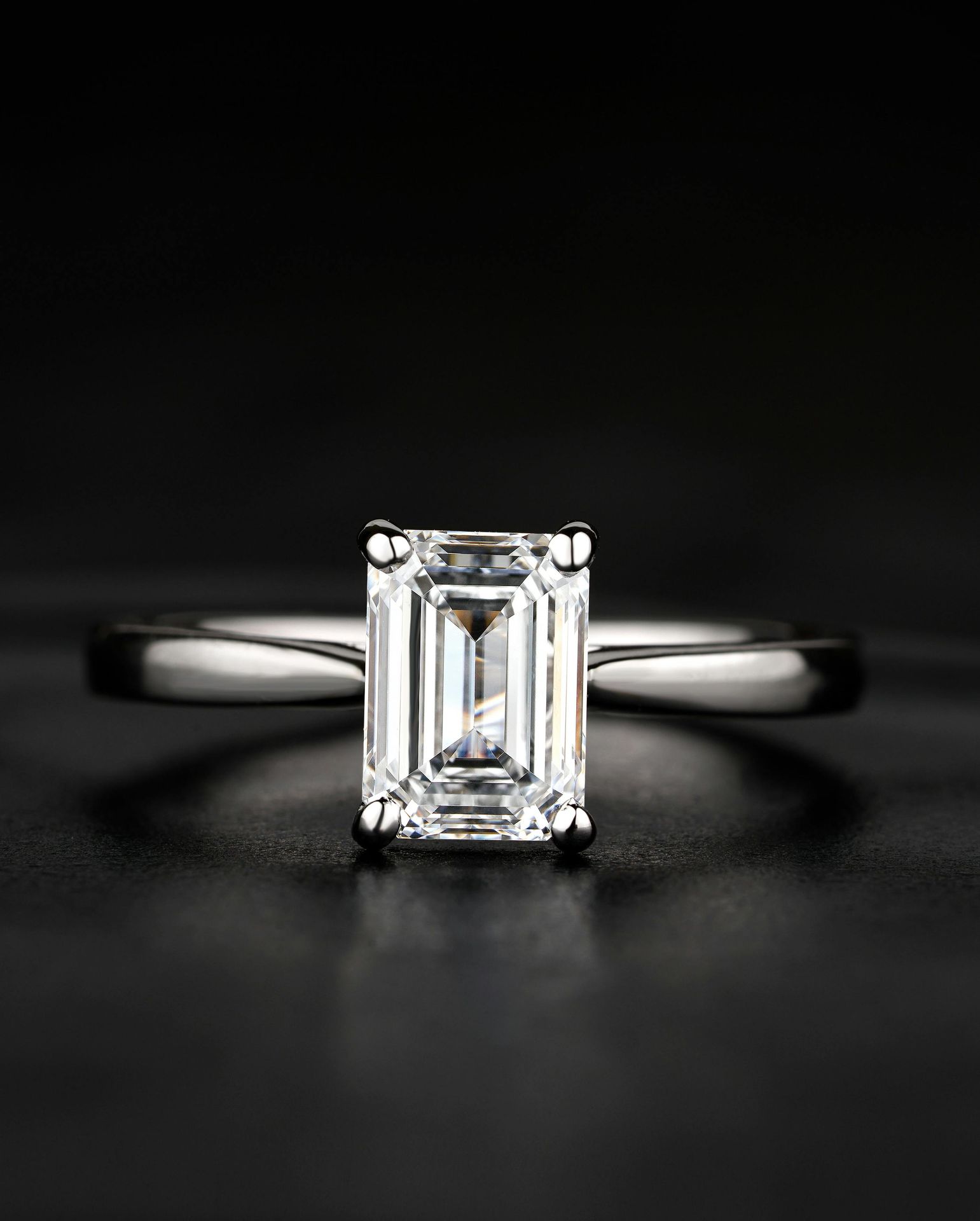Anillo con diamante