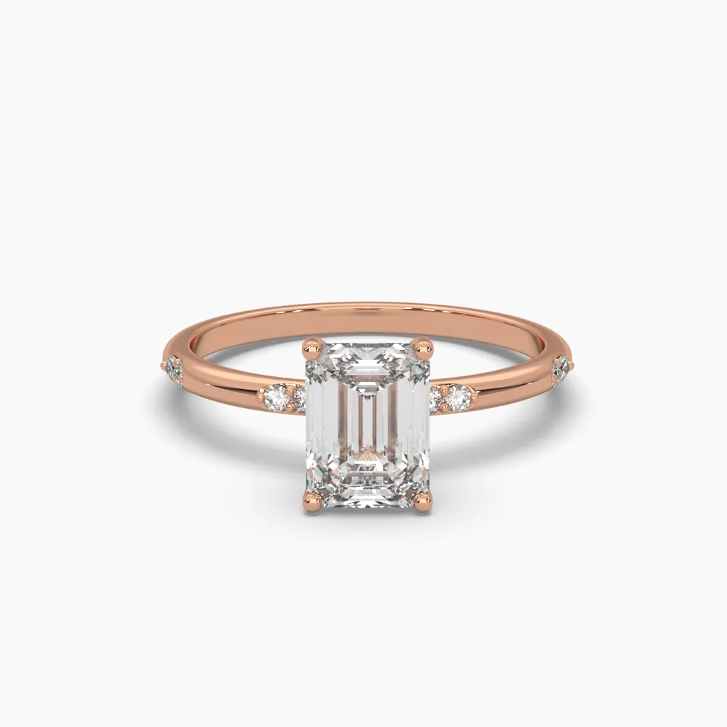 Anillo oro rosa 14k con circonia corte esmeralda y circonias redondas en el brazo.